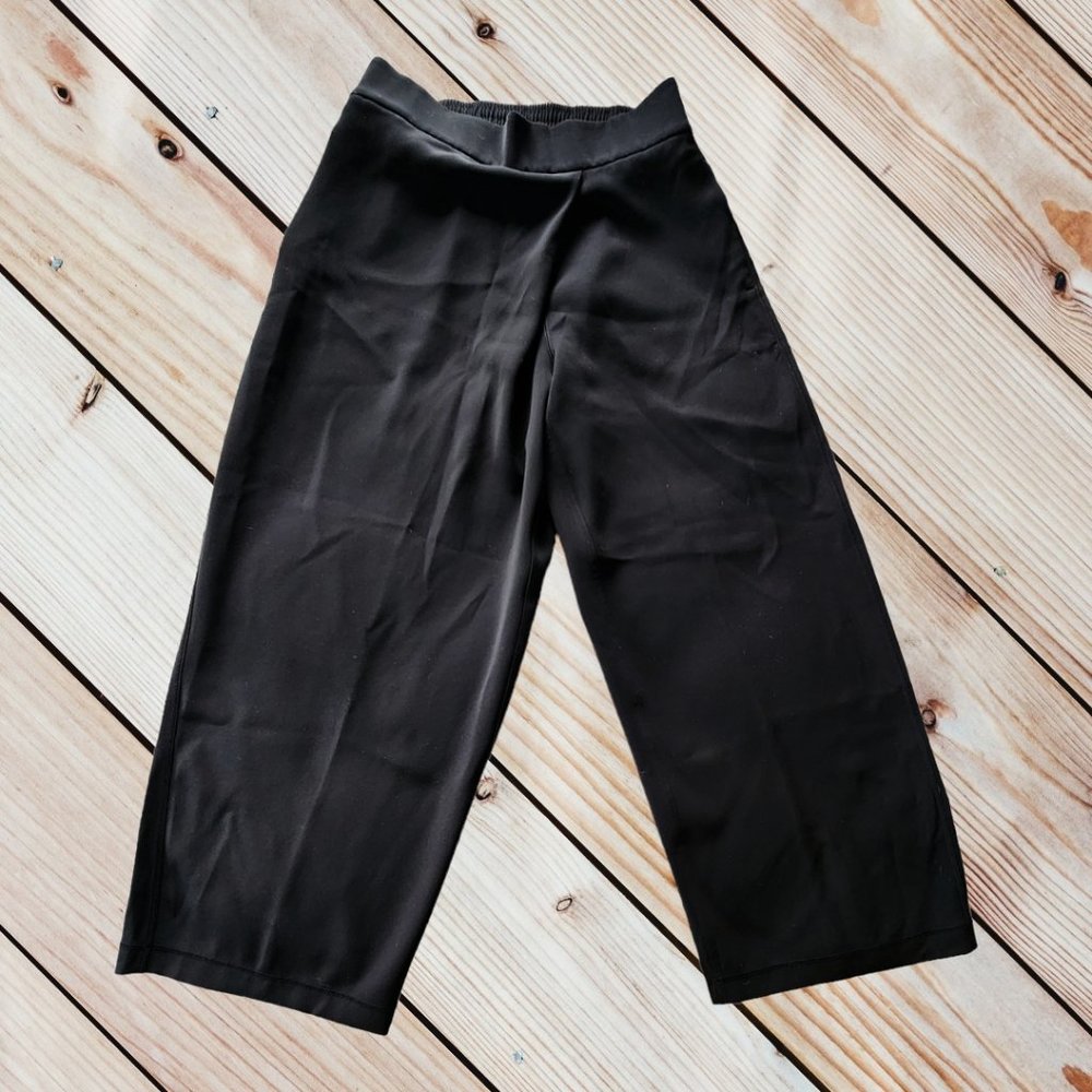 LULULEMON Wide Leg Crossover front cropped trousers. Size 8